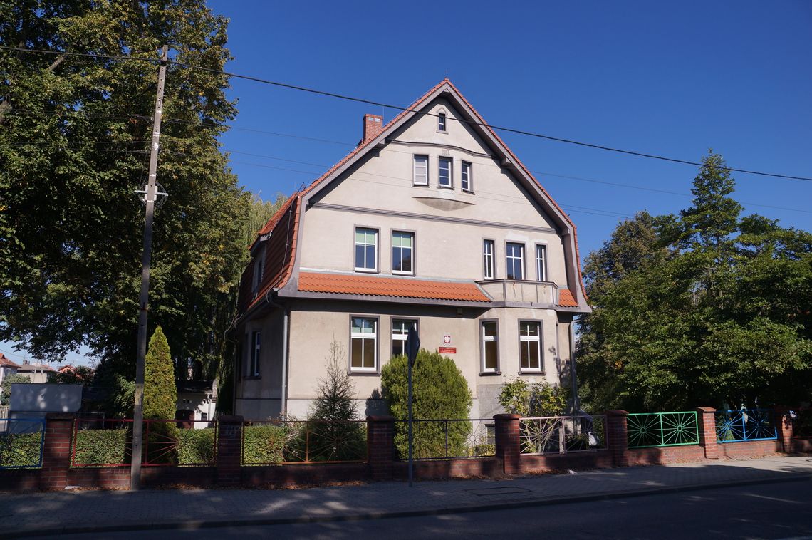 Ten zabytkowy budynek z 1917 roku idzie pod młotek. ZDJĘCIA