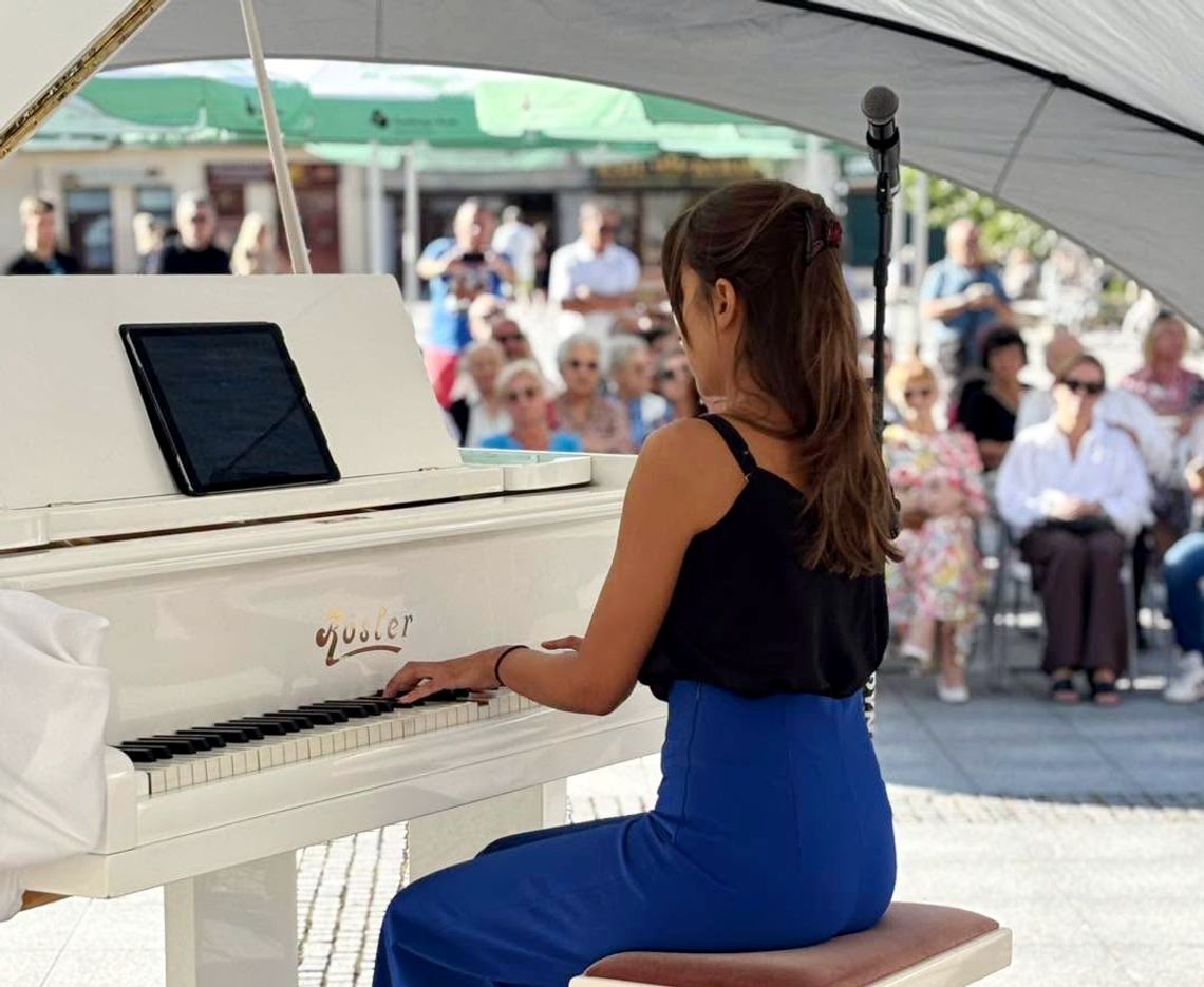 To już ostatni taki koncert fortepianowy na kozielskim rynku. ZDJĘCIA