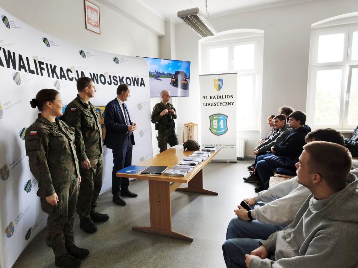 To pierwszy formalny kontakt z wojskiem i krok w stronę dorosłości dla młodych osób To pierwszy formalny kontakt z wojskiem i krok w stronę dorosłości dla młodych osób