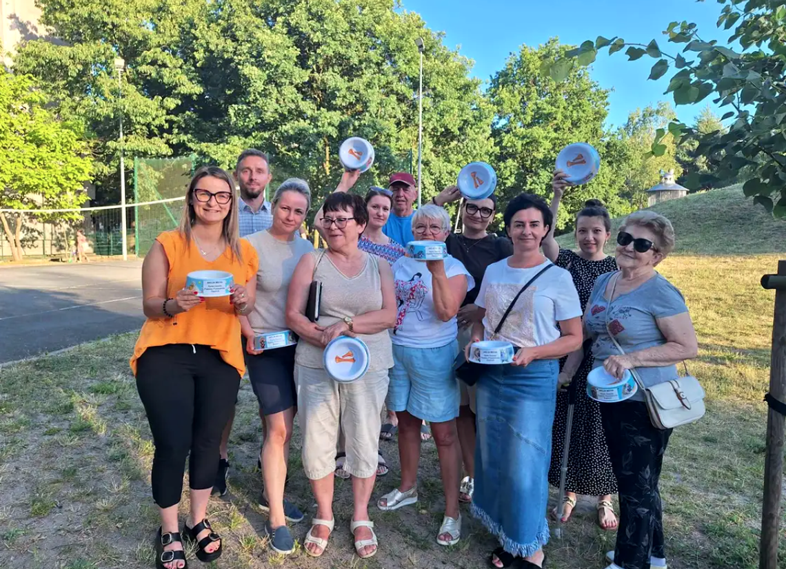 To są ludzie o dobrych sercach. Pamiętają o czworonożnych sąsiadach