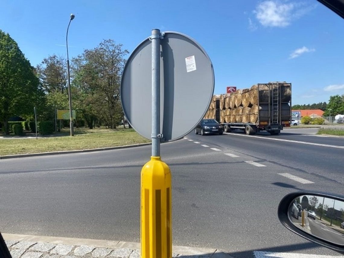 To się może skończyć tragedią. Żartowniś przekręcił znak na os. Piastów