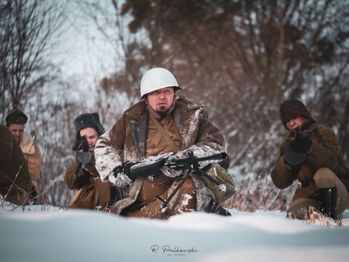 Tragedia Ślązaków 1945 - inscenizacja przy pałacu w Sławikowie Tragedia Ślązaków 1945 - inscenizacja przy pałacu w Sławikowie