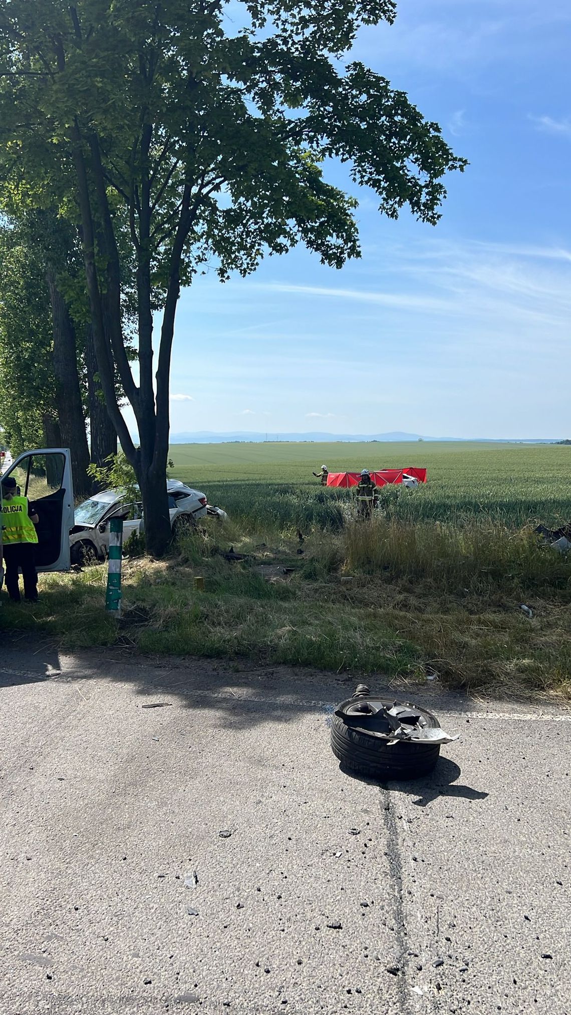Tragiczny wypadek w Ucieszkowie. Zginęły dwie kobiety, pięć osób trafiło do szpitala