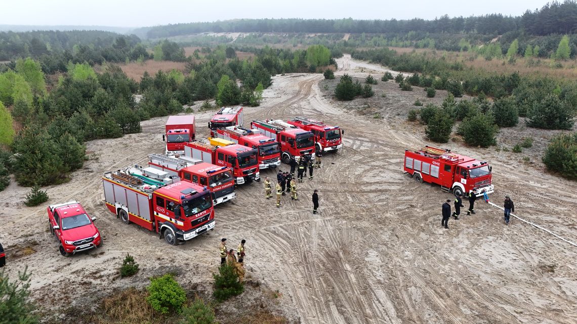 Trening w piachu i błocie – strażacy doskonalili jazdę terenową