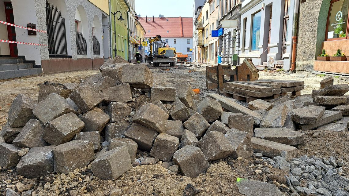 Na kozielskiej starówce trwa remont ulicy Poniatowskiego. ZDJĘCIA