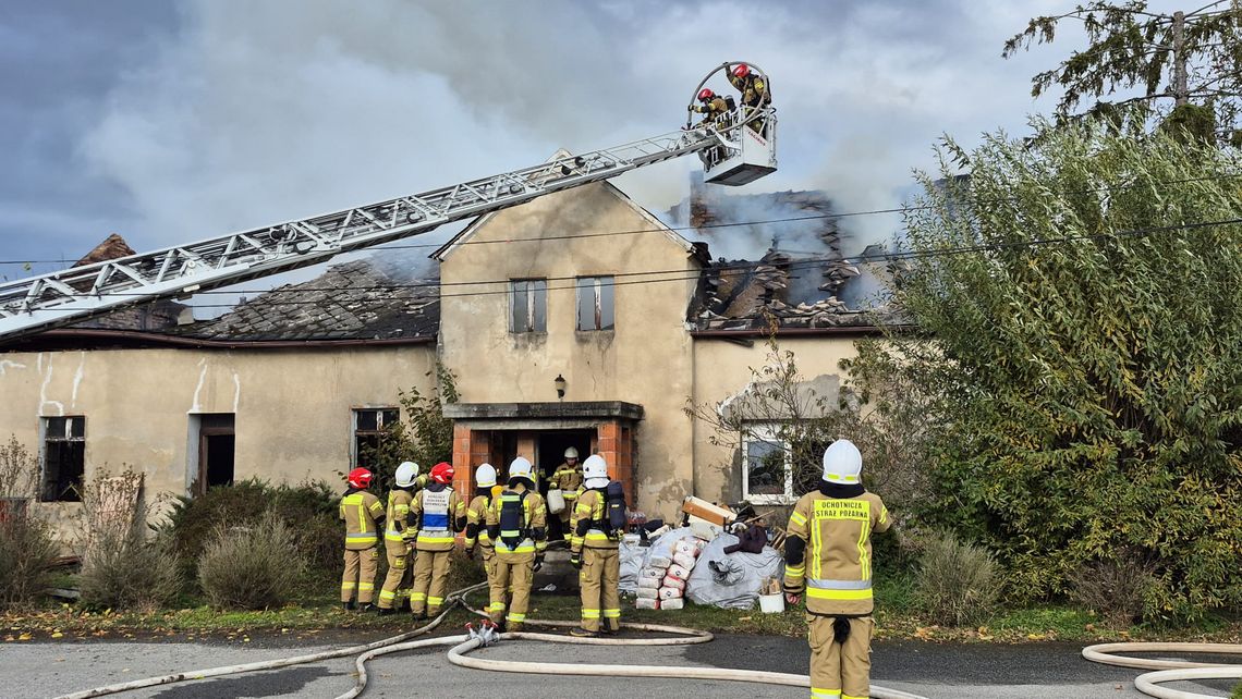 Trwa zbiórka na nowy dom dla Pawła Wodorza z Przewozu. Mężczyzna w pożarze stracił wszystko Trwa zbiórka na nowy dom dla Pawła Wodorza z Przewozu. Mężczyzna w pożarze stracił wszystko