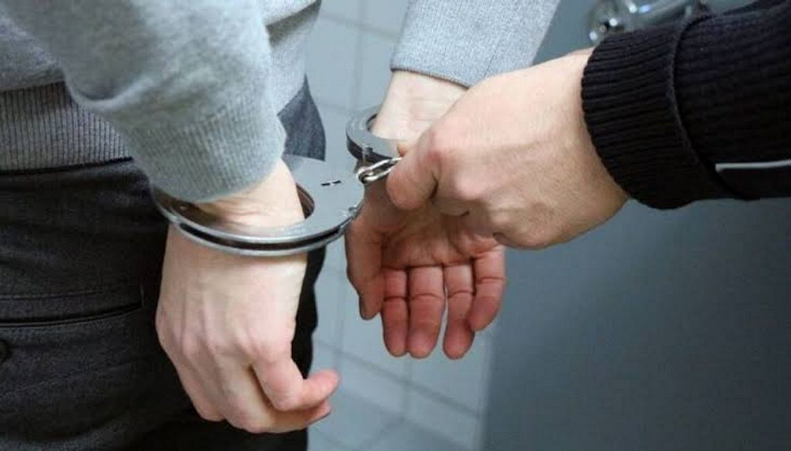 Trzy osoby poszukiwane zatrzymane w Kędzierzynie-Koźlu. 48-latek ukrywał się na działkach Trzy osoby poszukiwane zatrzymane w Kędzierzynie-Koźlu. 48-latek ukrywał się na działkach