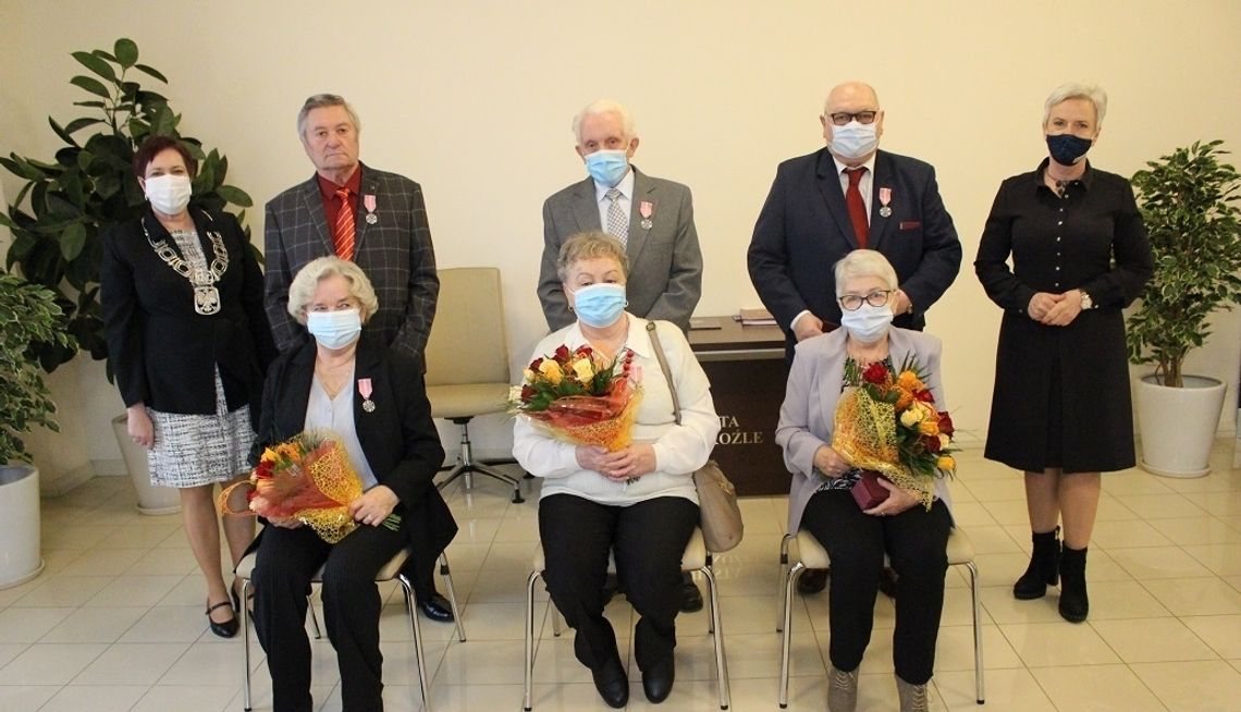 Trzy pary z Kędzierzyna-Koźla otrzymały dziś pamiątkowe medale prezydenta RP