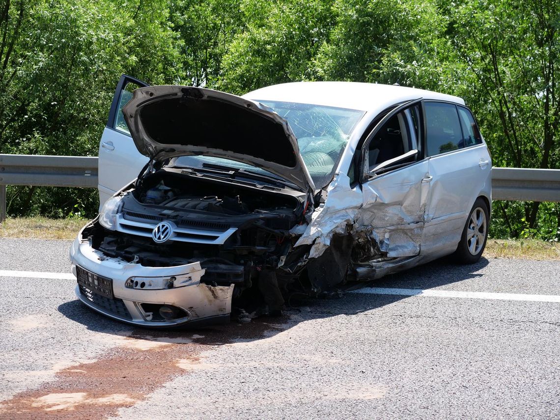 Trzy samochody zderzyły się na obwodnicy. Mężczyzna trafił do szpitala Trzy samochody zderzyły się na obwodnicy. Mężczyzna trafił do szpitala