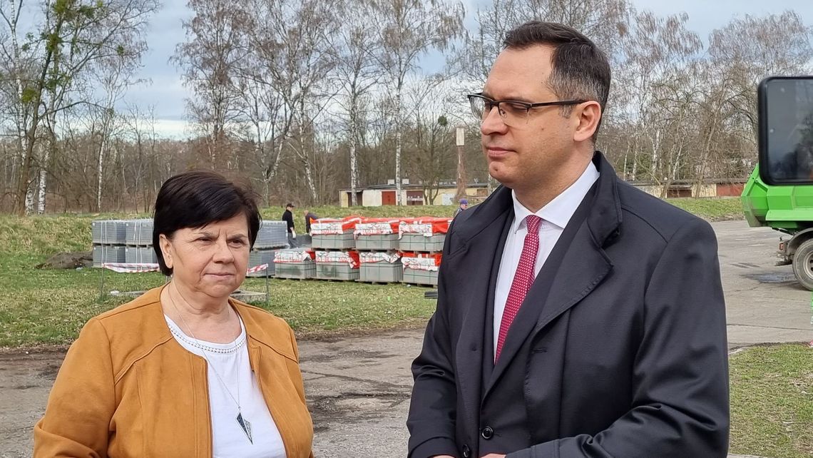 Tu na razie jest ściernisko, ale będzie super boisko