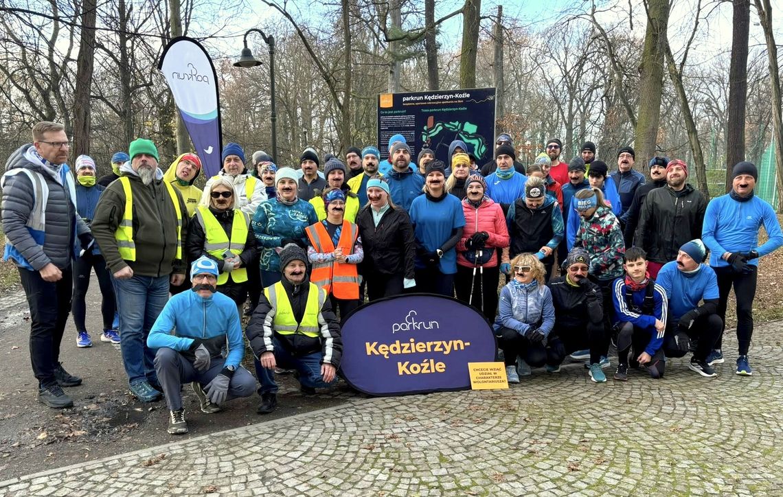 Uczestnicy parkrun Kędzierzyn-Koźle wsparli Movember. Na twarzach dumnie prezentowali… wąsy!