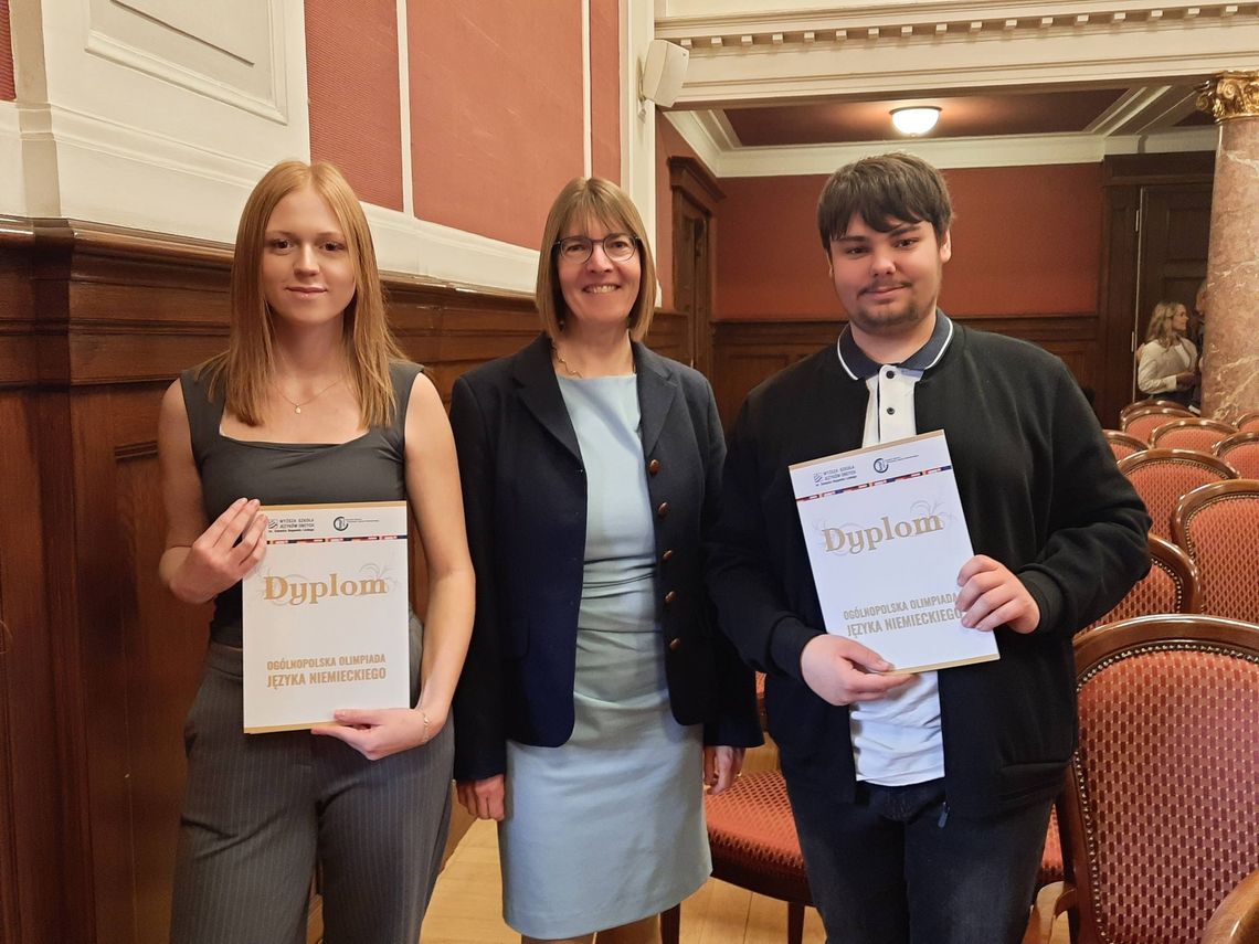 Uczniowie I LO w Kędzierzynie-Koźlu z sukcesem w Ogólnopolskiej Olimpiadzie Języka Niemieckiego Uczniowie I LO w Kędzierzynie-Koźlu z sukcesem w Ogólnopolskiej Olimpiadzie Języka Niemieckiego