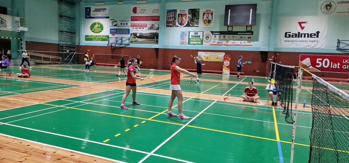 Uczniowie II LO mistrzami województwa w badmintonie drużynowym!