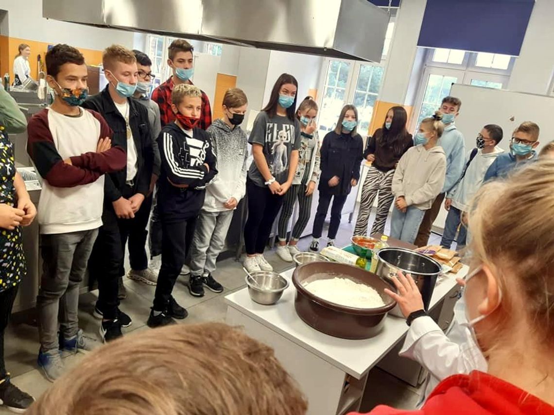 Uczniowie podstawówek przyjechali na warsztaty "Kuchni Włoskiej" do "Budowlanki". ZDJĘCIA
