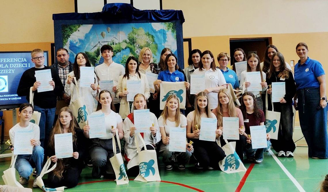 Uczniowie PSP nr 10 na I Konferencji Naukowej Dzieci i Młodzieży w Ujeździe. ZDJĘCIA