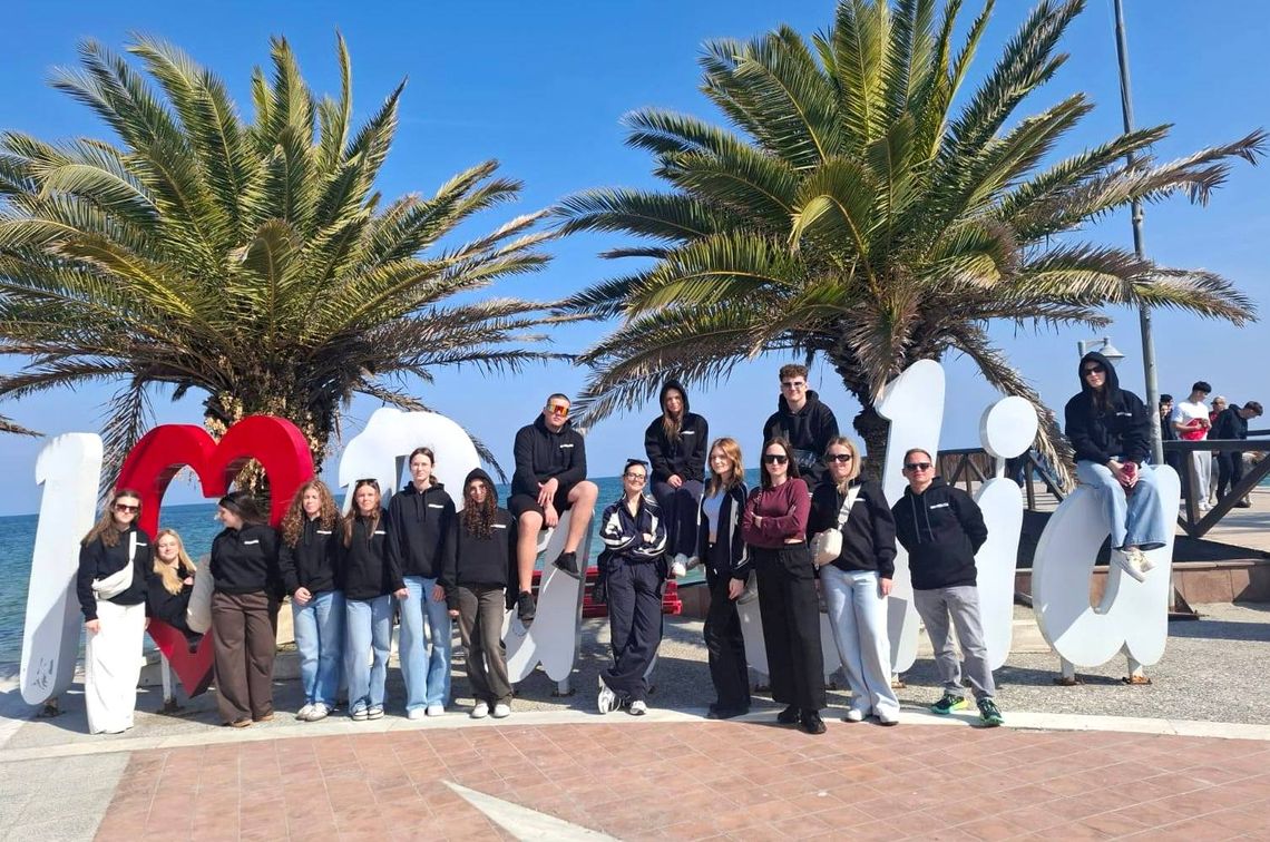 Uczniowie z Kędzierzyna-Koźla na stażu w słonecznej Grecji. Rozpoczęli dwutygodniową przygodę