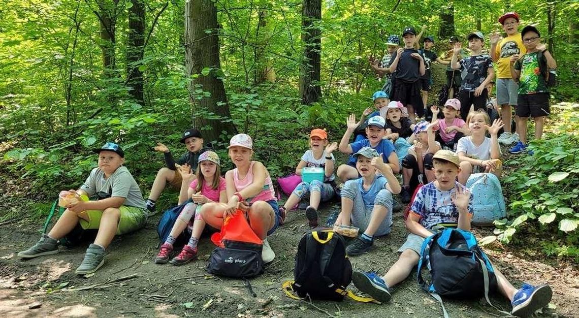 Uczniowie z Kędzierzyna-Koźla posprzątali szlak turystyczny na Biskupią Kopę