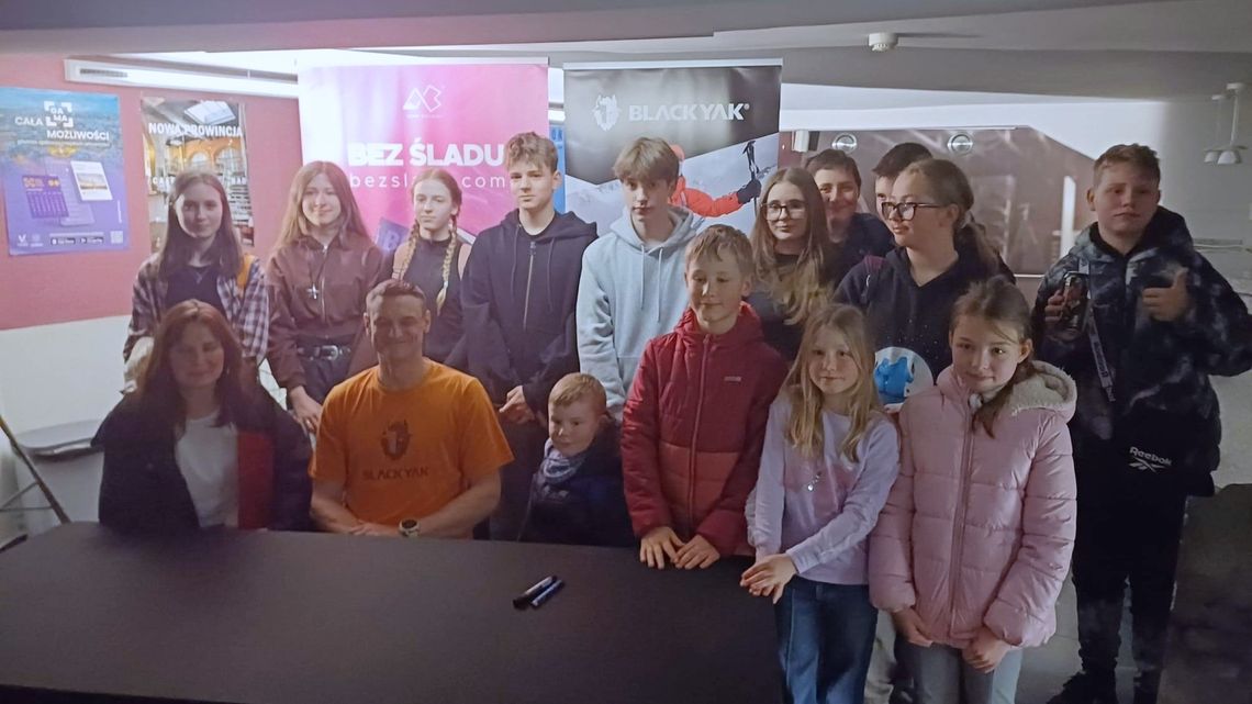 Uczniowie z Solarni spotkali się z himalaistą Adamem Bieleckim. ZDJĘCIA