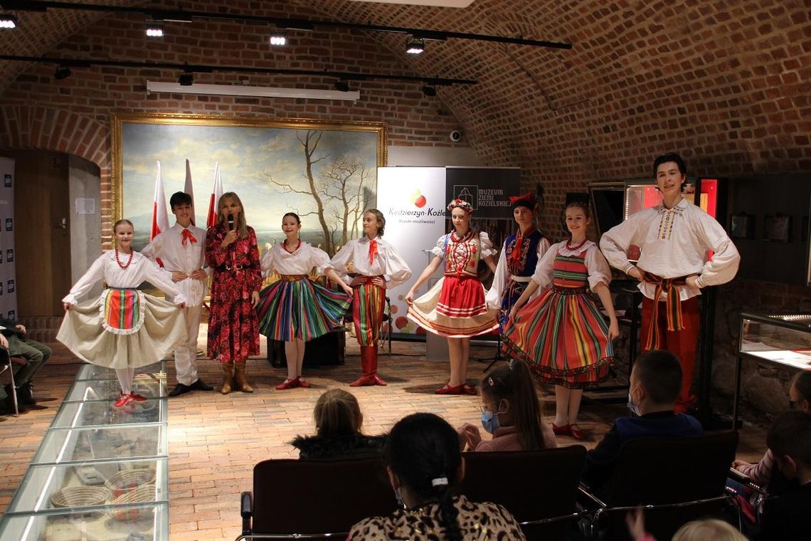 Uczniowie ze szkoły w Sławięcicach spotkali się z autorką książki o tańcach