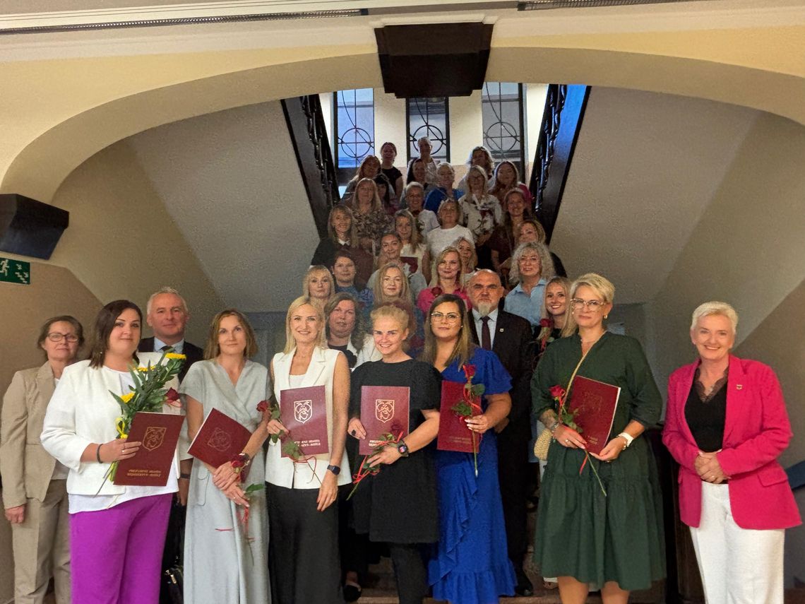 Uroczyste ślubowanie nauczycieli w Kędzierzynie-Koźlu: 19 zdobyło stopień nauczyciela mianowanego