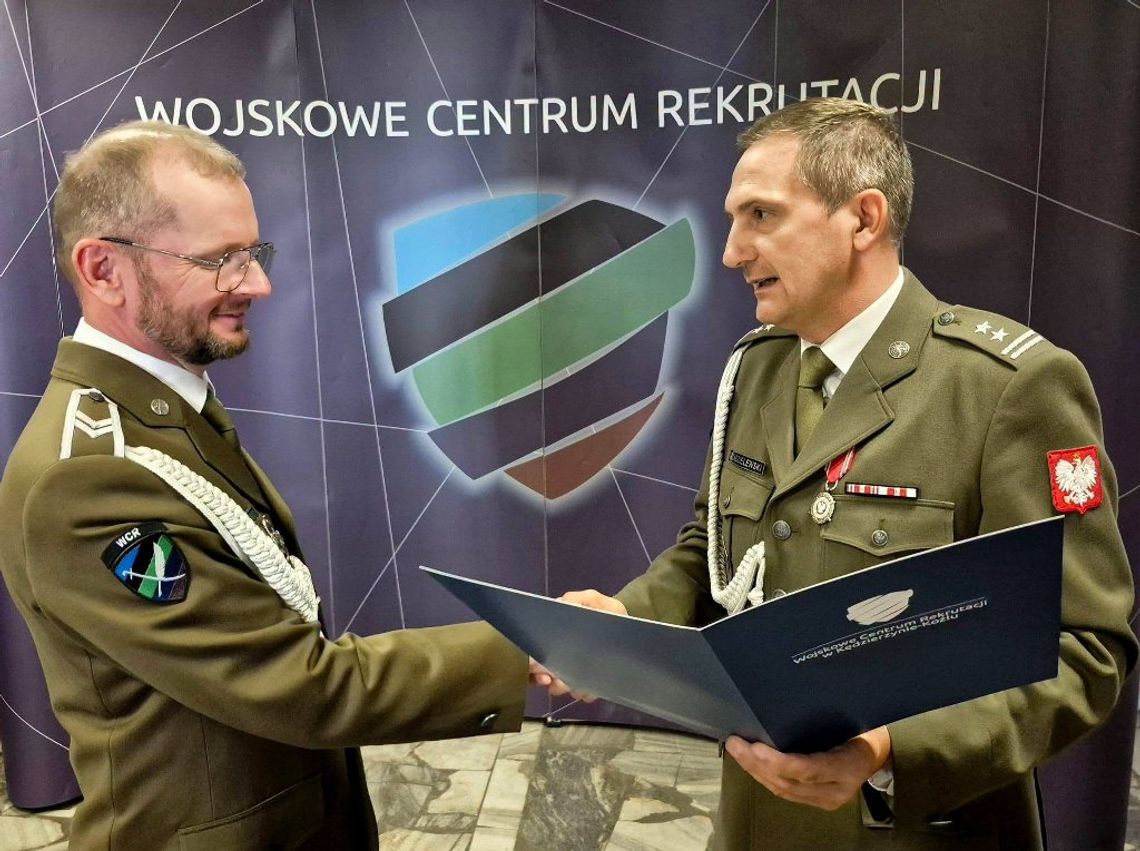 Uroczysty apel z okazji Święta Wojska Polskiego w siedzibie WCR Kędzierzyn-Koźle. ZDJĘCIA
