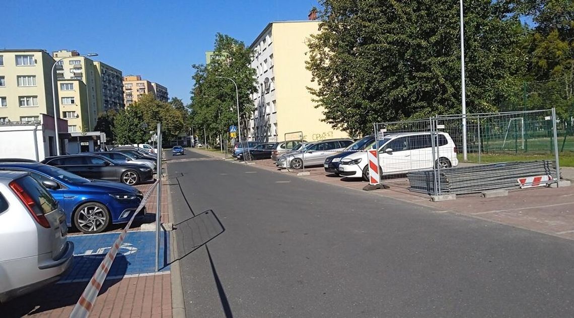 Utrudnienia w parkowaniu przy dwóch ulicach z powodu gigantycznego transportu Utrudnienia w parkowaniu przy dwóch ulicach z powodu gigantycznego transportu