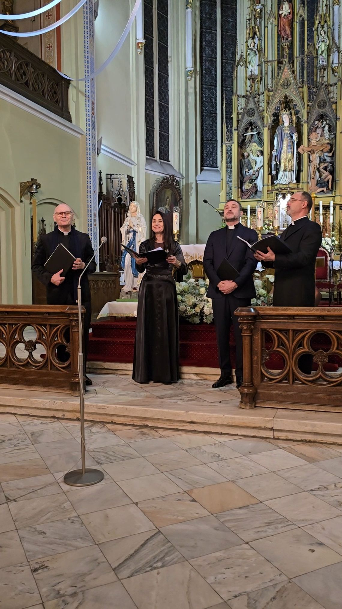 Utwory maryjne rozbrzmiały w kościele w Sławięcicach. Wyjątkowy koncert przyciągnął tłumy wiernych Utwory maryjne rozbrzmiały w kościele w Sławięcicach. Wyjątkowy koncert przyciągnął tłumy wiernych