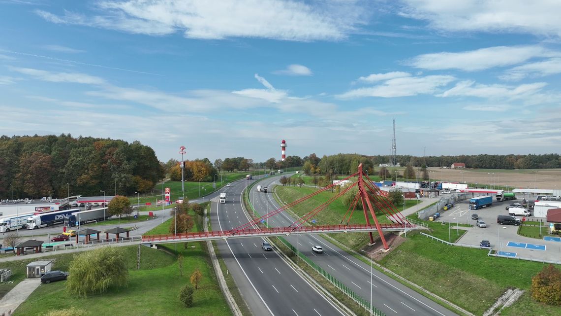 Uwaga kierowcy z Kędzierzyna-Koźla - utrudnienia na A4. Montaż odcinkowego pomiaru prędkości