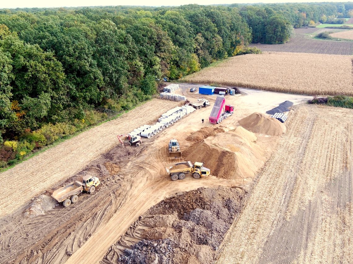W gminie Reńska Wieś trwa budowa lewostronnego obwałowania rzeki Odry