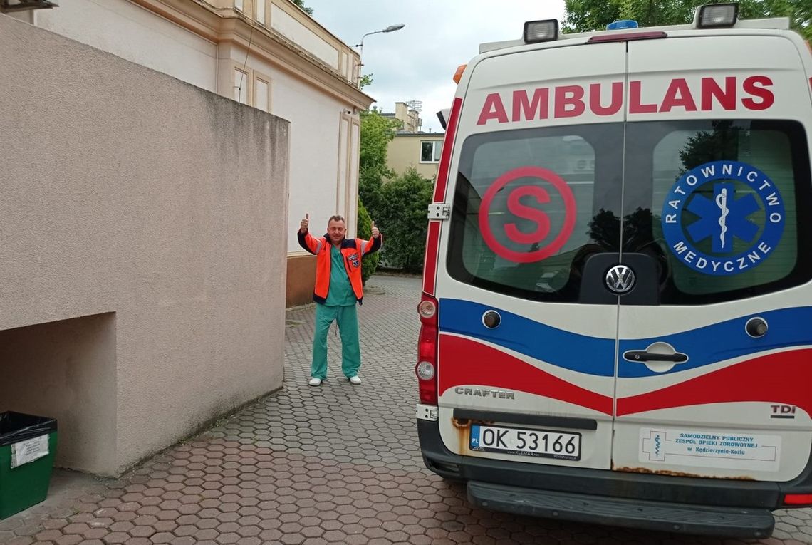 W karetce zepsuły się sygnały. Policjanci pomogli w dostarczeniu krwi