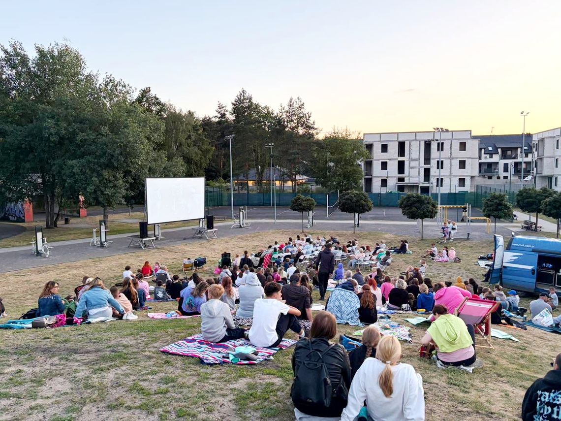 W Kędzierzynie-Koźlu ruszyło wakacyjne kino w plenerze. ZDJĘCIA W Kędzierzynie-Koźlu ruszyło wakacyjne kino w plenerze. ZDJĘCIA