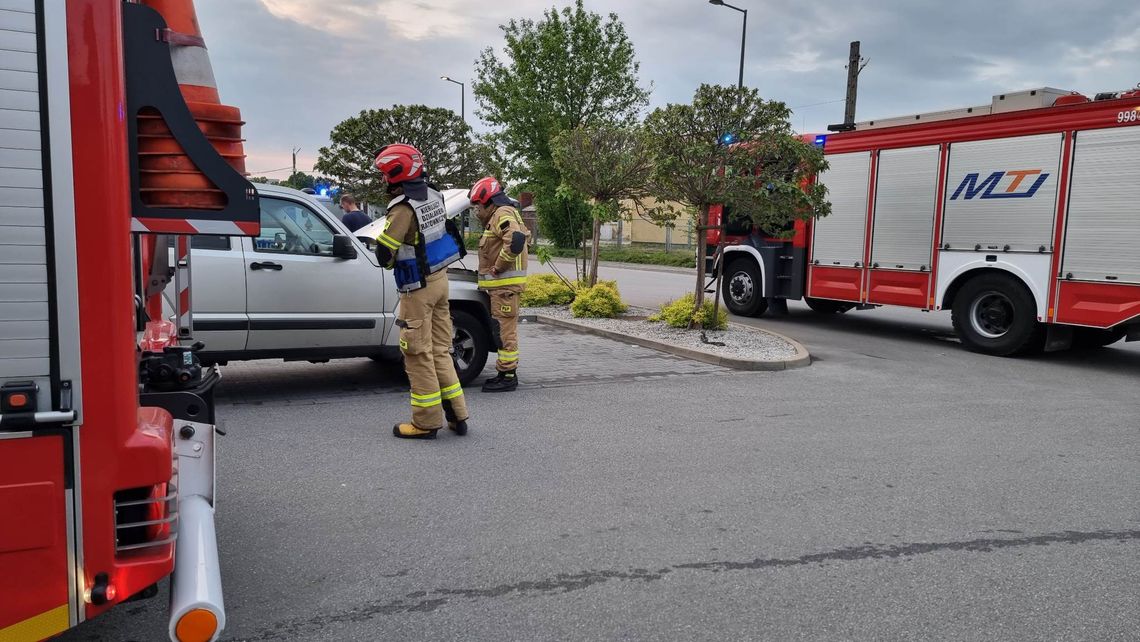 W komorze silnika samochodu doszło do zwarcia instalacji