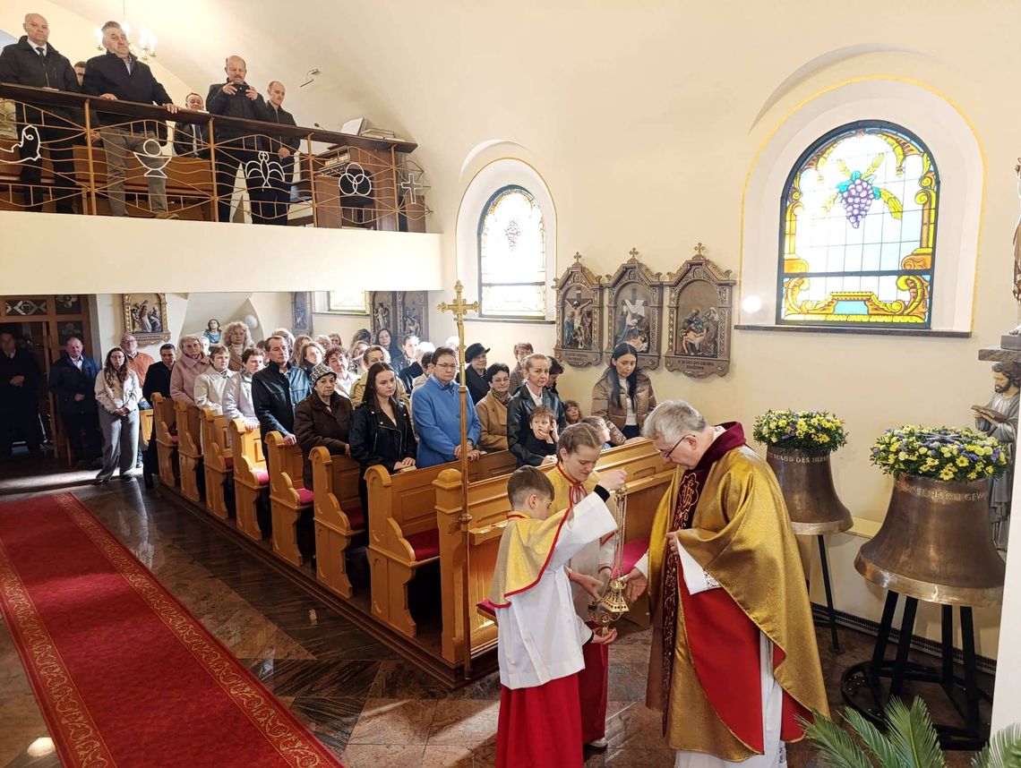 W kościele filialnym pw. św. Marii Magdaleny w Kobylicach pojawiły się „nowe” dzwony. ZDJĘCIA