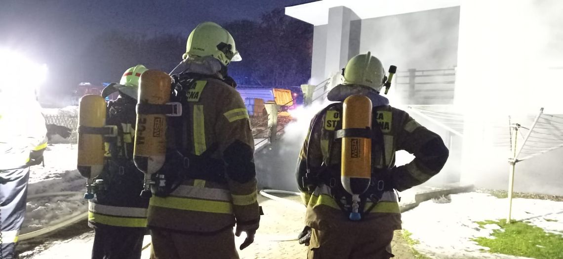 W kotłowni zapaliło się nagromadzone drewno. Interweniowali strażacy W kotłowni zapaliło się nagromadzone drewno. Interweniowali strażacy