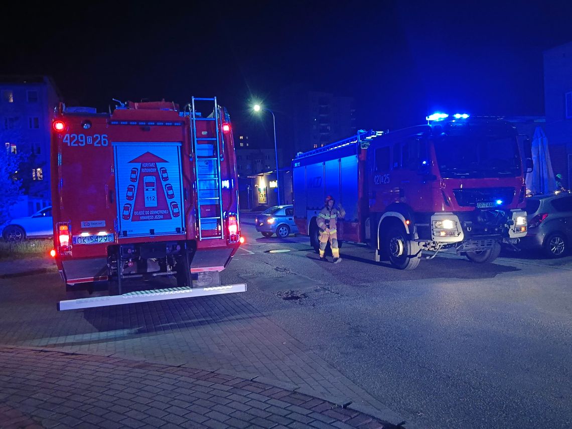 Dym w pizzerii przy ul. Kosmonautów w Kędzierzynie. Interweniowały cztery zastępy straży pożarnej