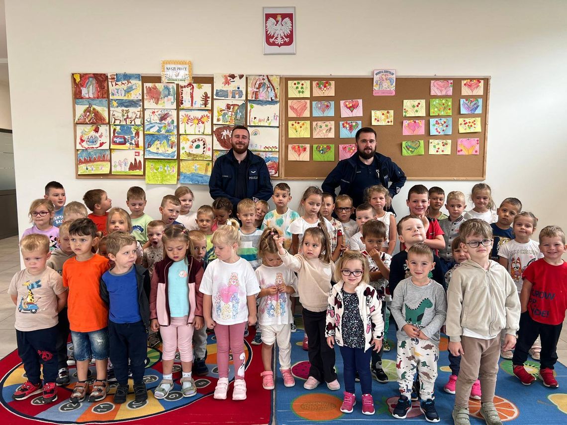 W przedszkolu w Mechnicy gościli dzielnicowi z Komisariatu Policji w Kędzierzynie-Koźlu. ZDJĘCIA