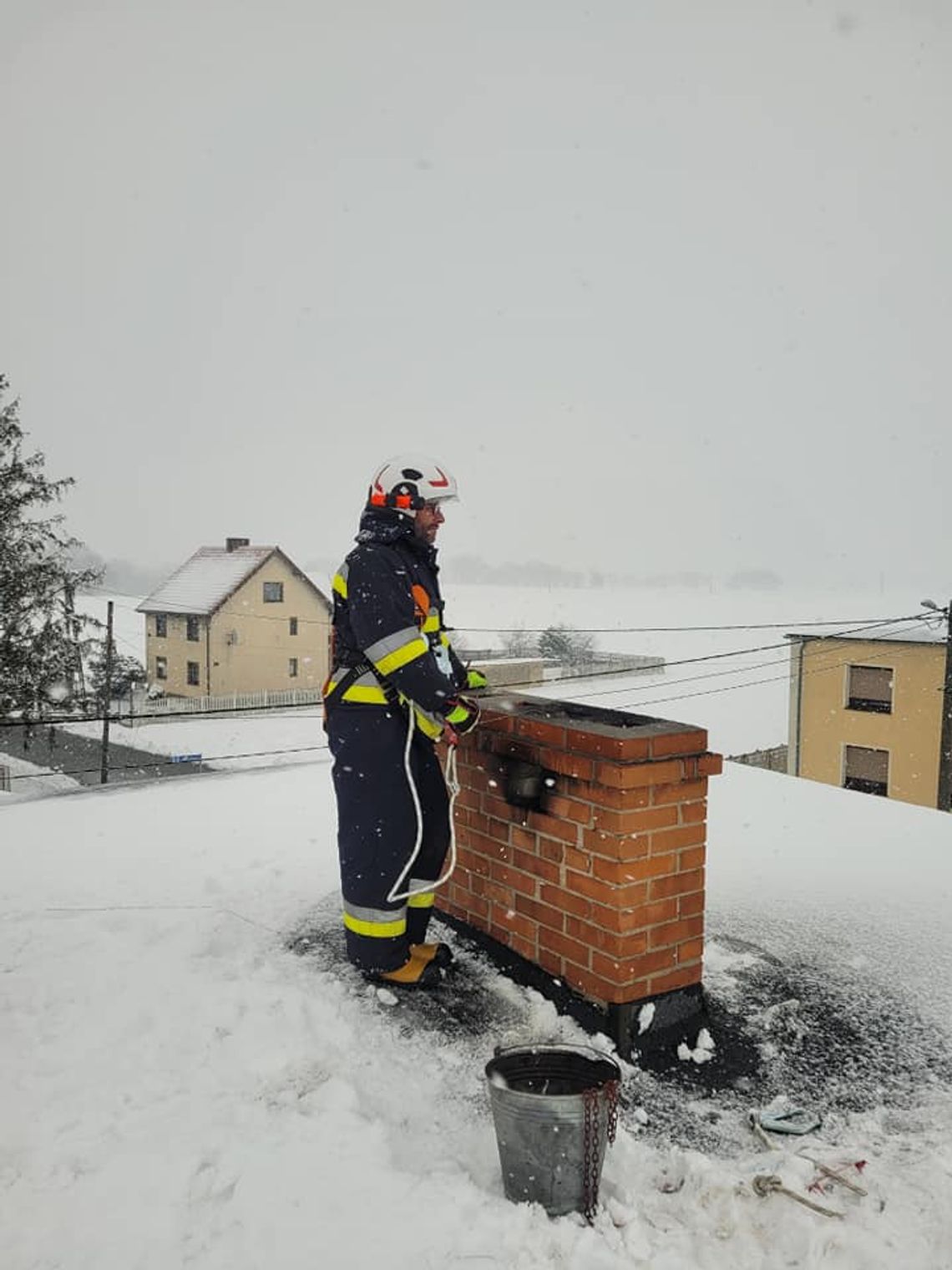 W przewodzie kominowym zapaliła się nagromadzona sadza
