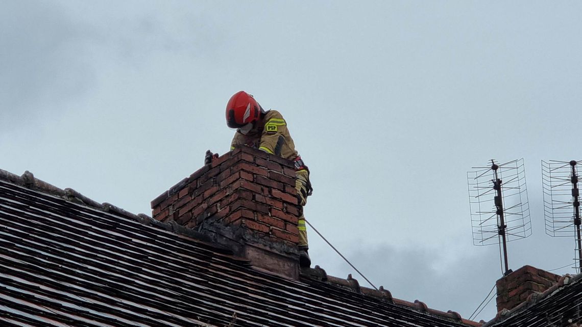 W przewodzie kominowym zapaliła się nagromadzona sadza