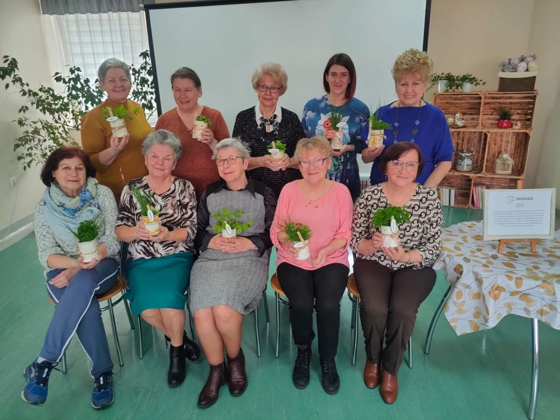 Warsztaty czerpania papieru dla seniorów z Kędzierzyna. ZDJĘCIA Warsztaty czerpania papieru dla seniorów z Kędzierzyna. ZDJĘCIA