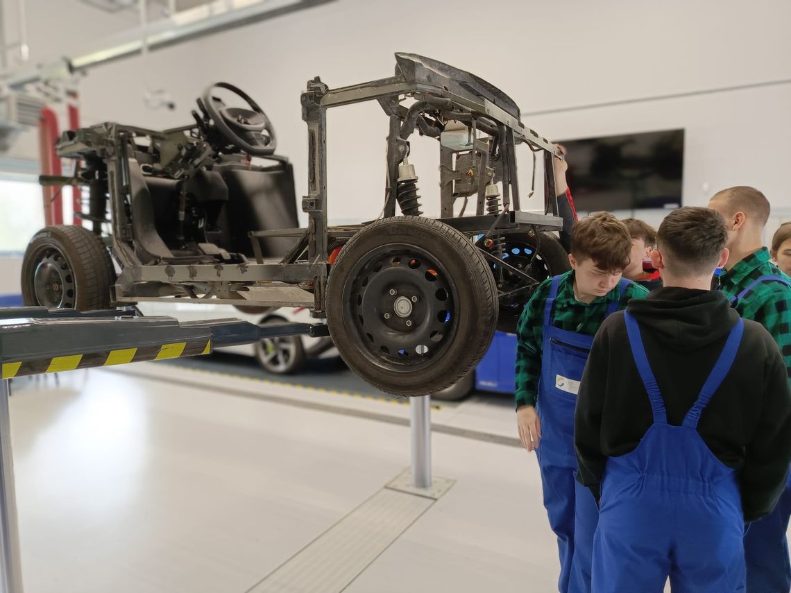 Warsztaty elektromobilności z udziałem uczniów "Żeglugi" w Branżowym Centrum Umiejętności w Opolu. ZDJĘCIA