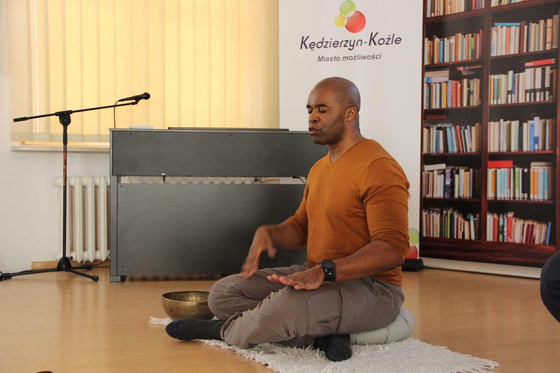 Warsztaty medytacji z książką w tle