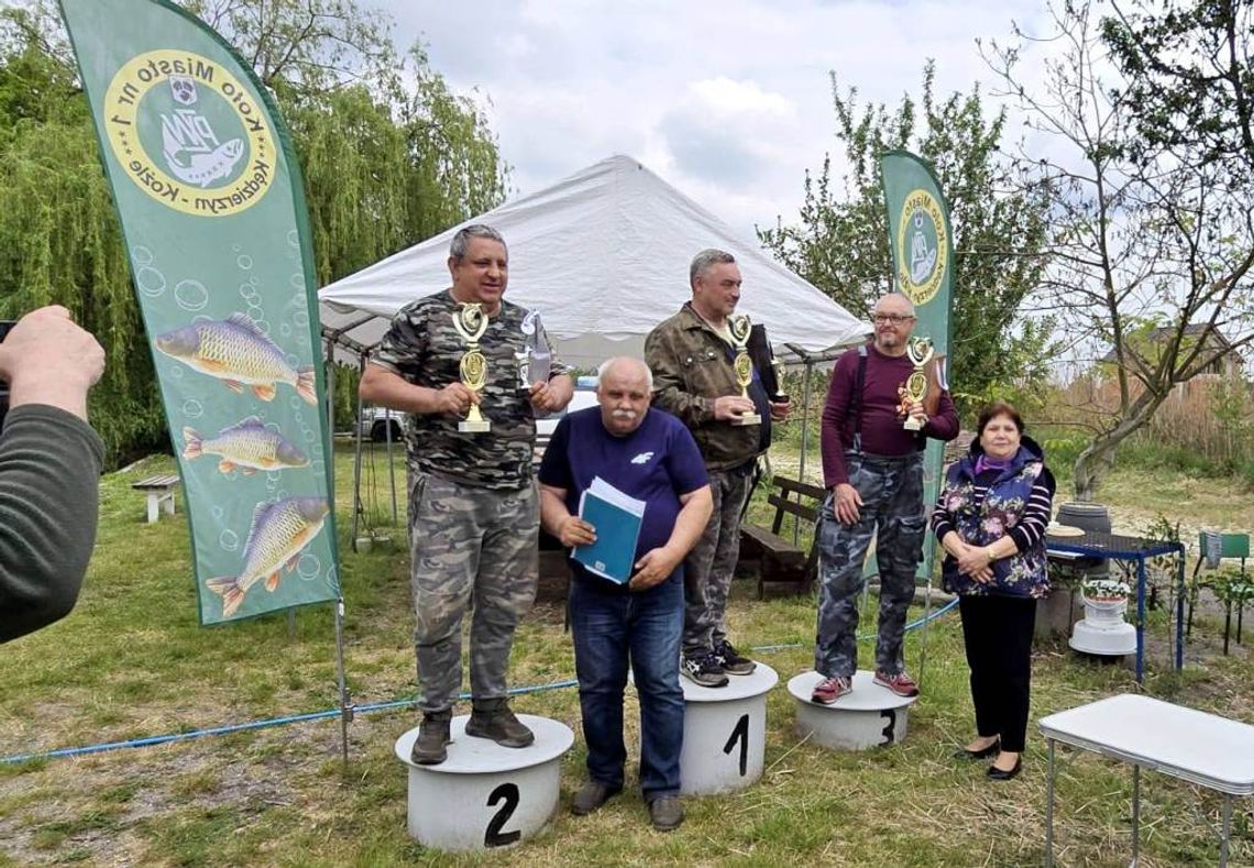 Wędkarze wciąż pamiętają o nieżyjącym koledze. ZDJĘCIA