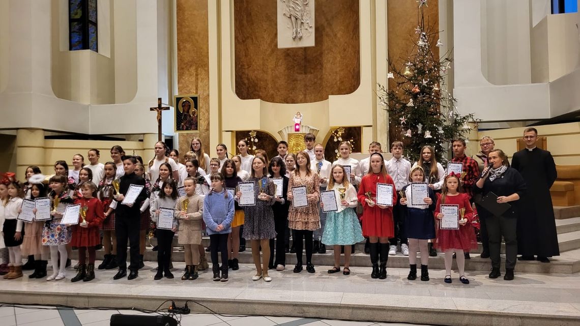 Wielkie kolędowanie w kościele na osiedlu Piastów. ZDJĘCIA