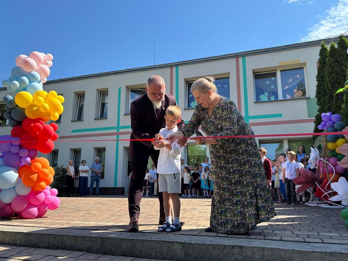 Wielkie otwarcie ogrodu w przedszkolu „Pod Topolą”. ZDJĘCIA Wielkie otwarcie ogrodu w przedszkolu „Pod Topolą”. ZDJĘCIA