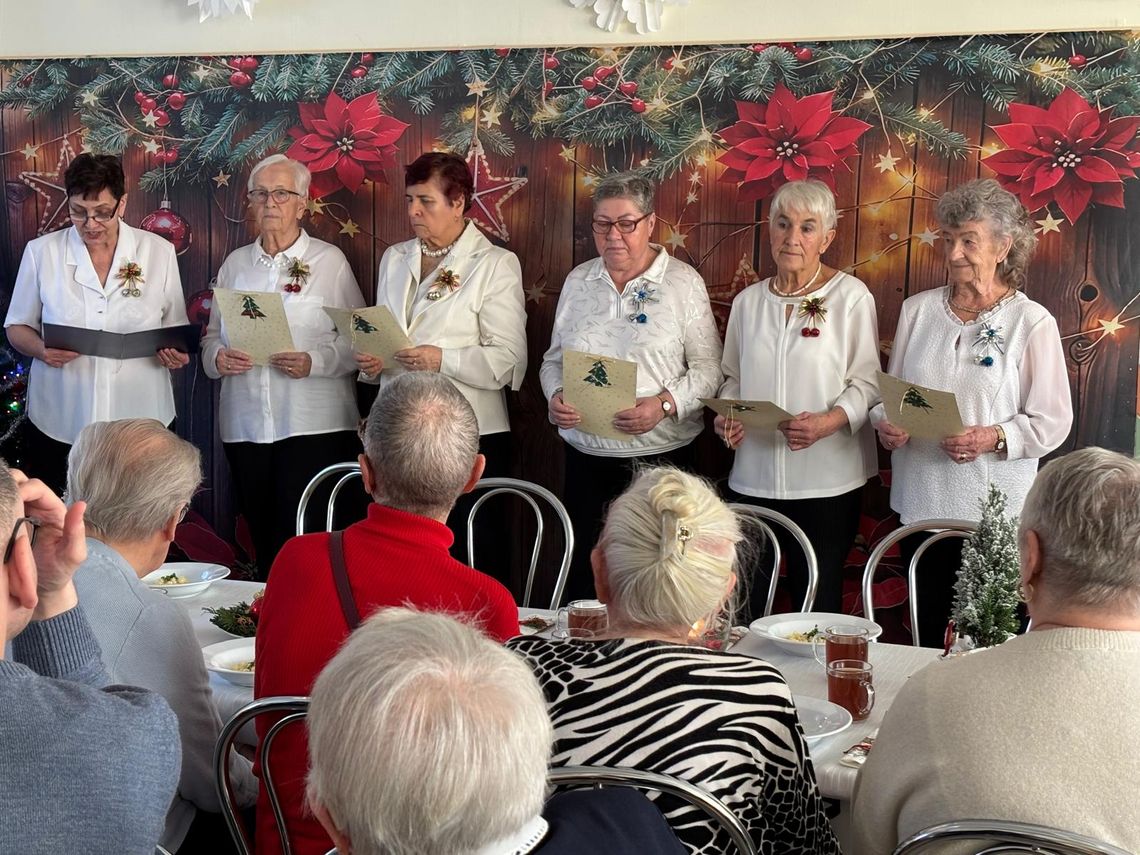 Wigilijne spotkanie w Domu Dziennego Pobytu nr 5 „Nasz Dom” w Kędzierzynie-Koźlu. ZDJĘCIA Wigilijne spotkanie w Domu Dziennego Pobytu nr 5 „Nasz Dom” w Kędzierzynie-Koźlu. ZDJĘCIA