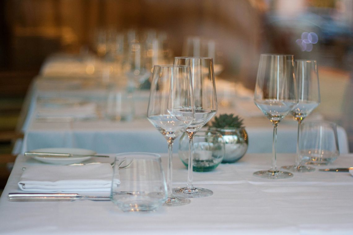 Wino bezalkoholowe na imprezę - Lidl i Biedronka to nie jedyne miejsca, w których je kupisz Wino bezalkoholowe na imprezę - Lidl i Biedronka to nie jedyne miejsca, w których je kupisz