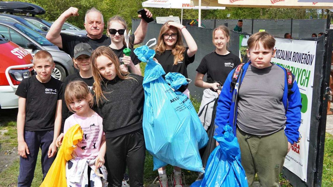 Wiosenne sprzątanie nad Dębową. Wśród odpadów – sedes i kolumna głośnikowa