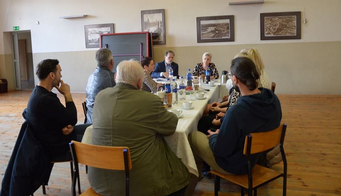 Włodarze Kędzierzyna-Koźla spotkali się z Radą Osiedla Rogi Włodarze Kędzierzyna-Koźla spotkali się z Radą Osiedla Rogi