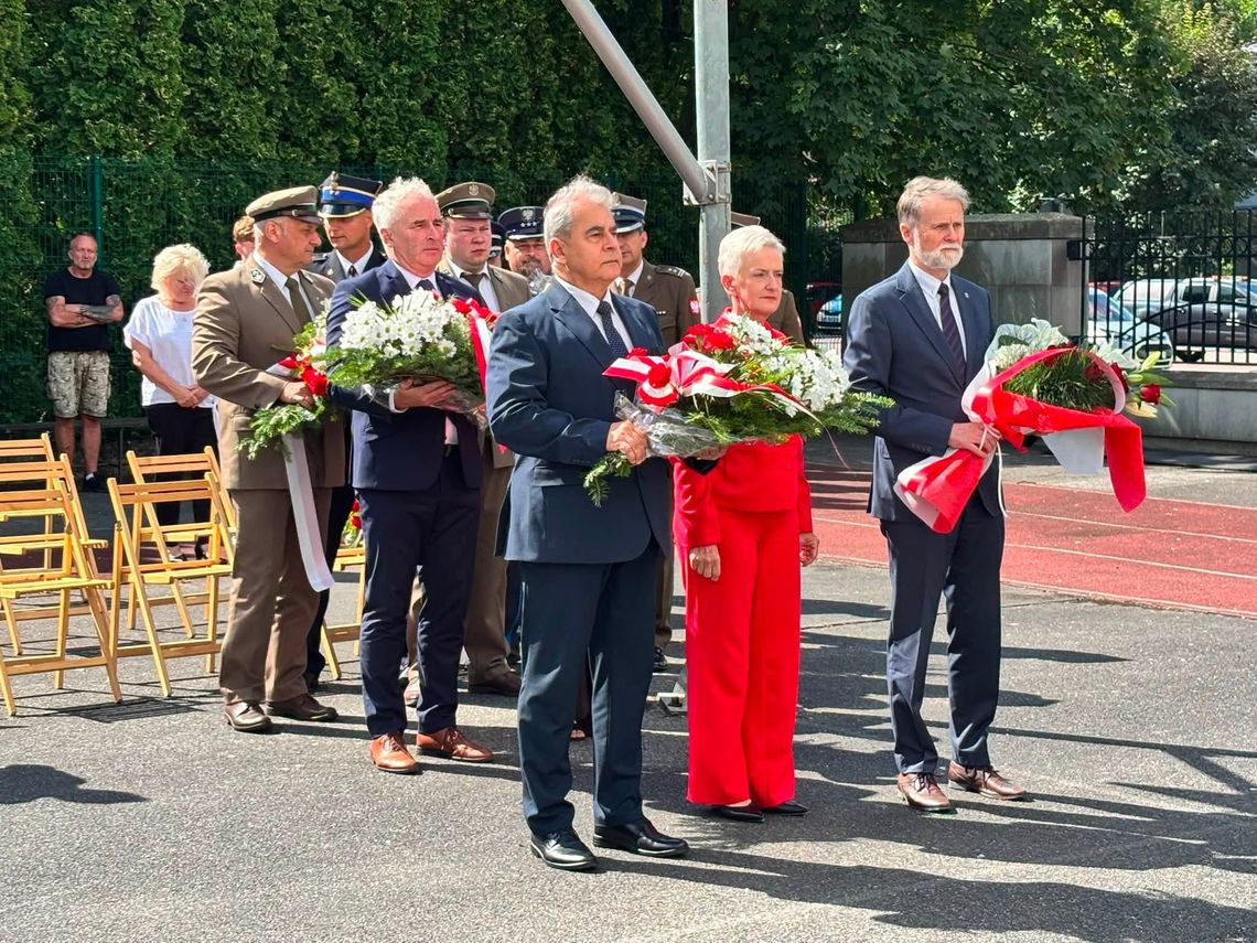 Włodarze miasta i powiatu upamiętnili polskie ofiary ukraińskich nacjonalistów na Kresach Włodarze miasta i powiatu upamiętnili polskie ofiary ukraińskich nacjonalistów na Kresach