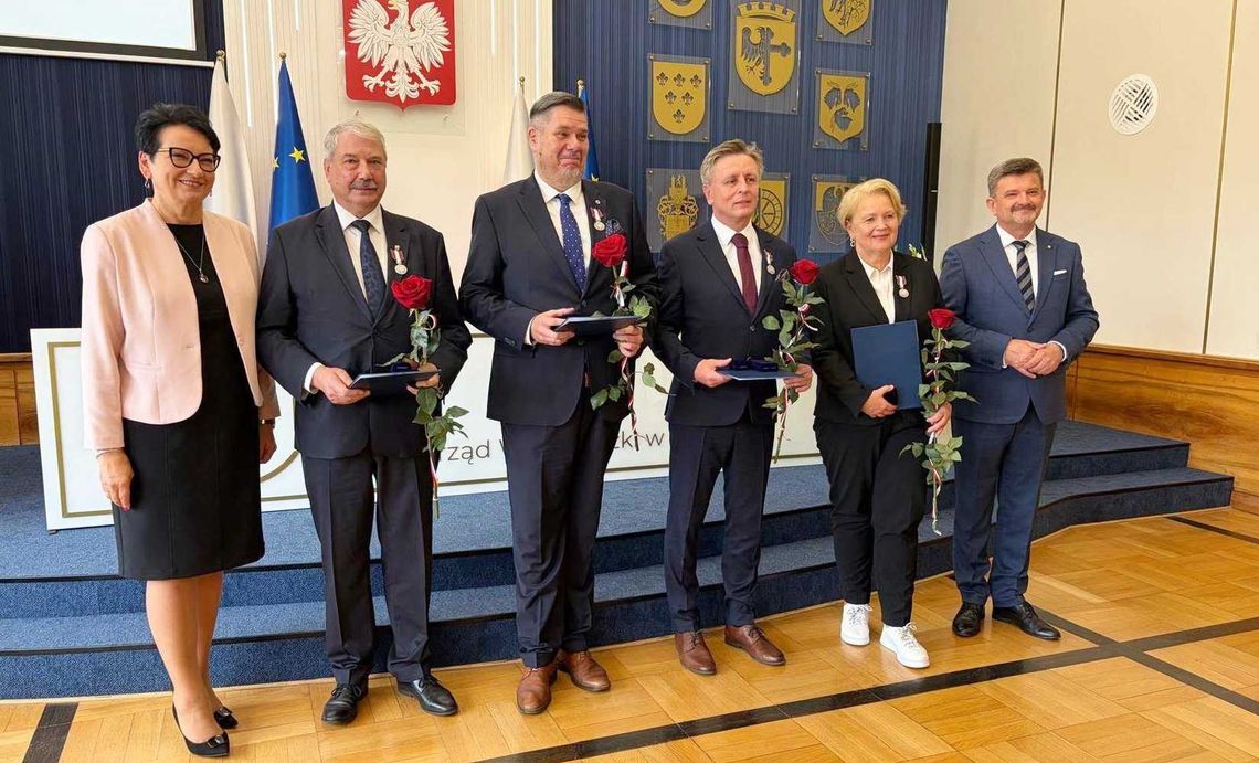 Wójt Tomasz Kandziora z odznaczeniem Ministra Spraw Wewnętrznych i Administracji Wójt Tomasz Kandziora z odznaczeniem Ministra Spraw Wewnętrznych i Administracji